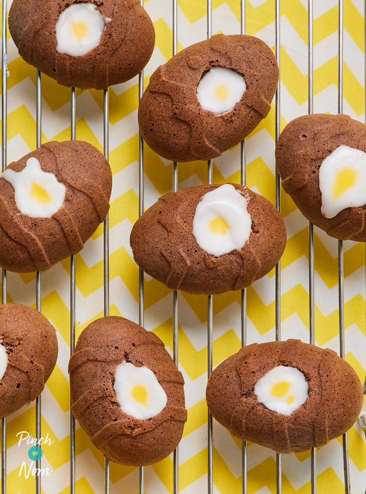 Chocolate Creme Egg Cakes - Pinch of Nom Slimming Recipes