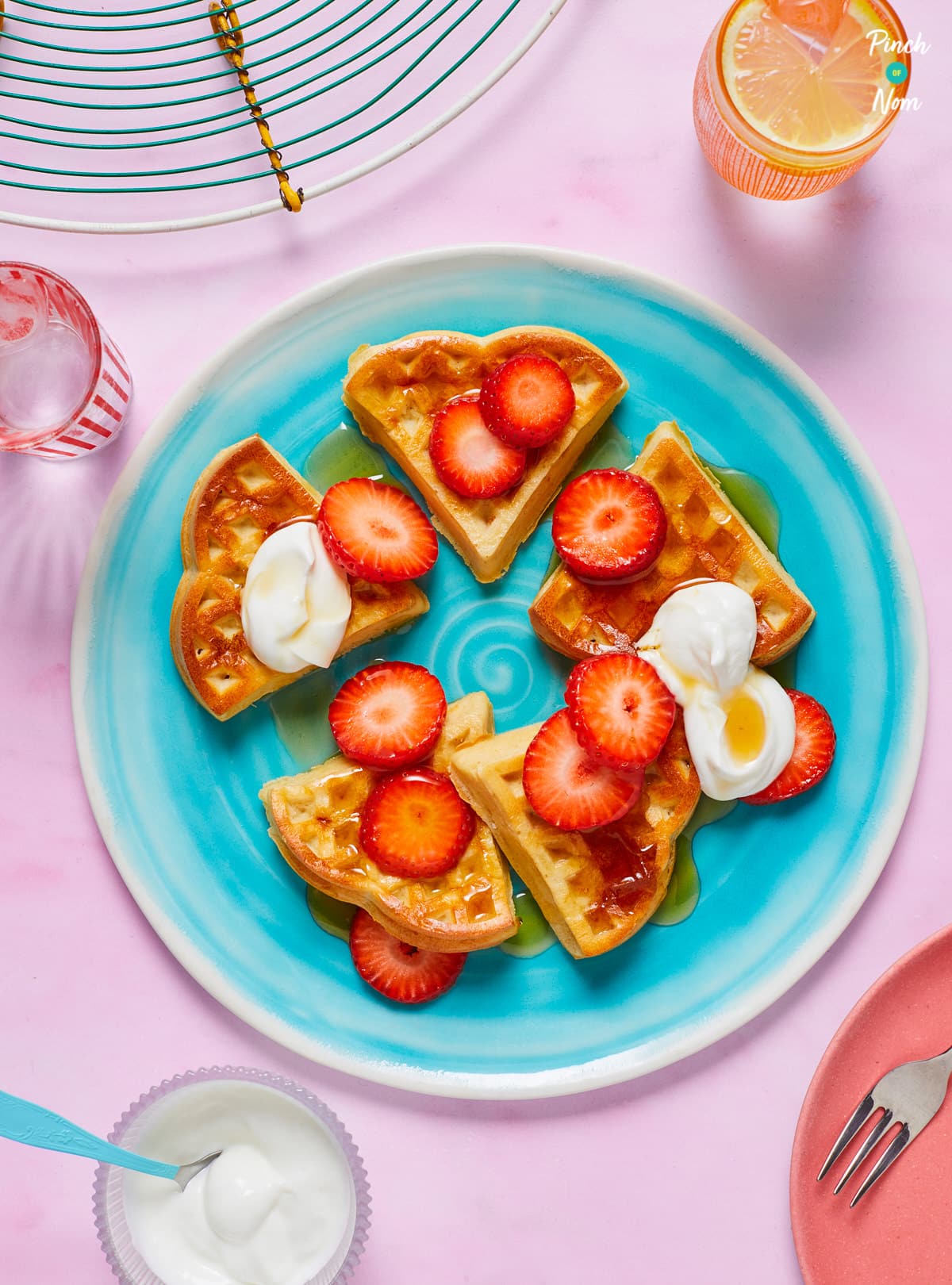 Strawberry and Vanilla Waffles | Pinch of Nom Slimming Recipes