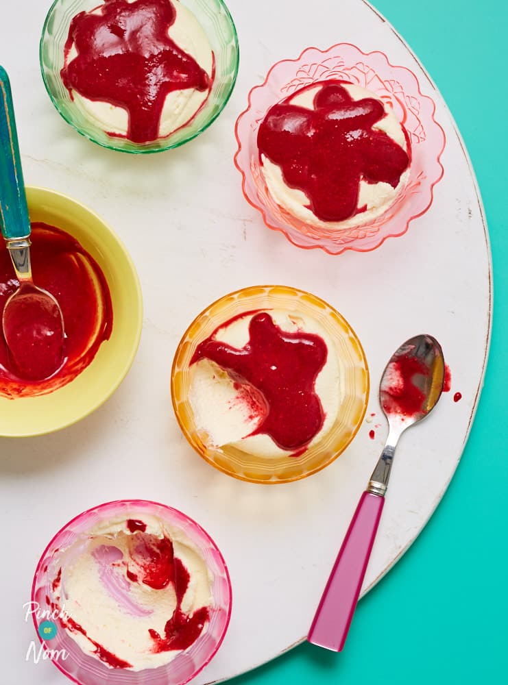 White Chocolate Mousse with Raspberry Coulis - Pinch of Nom Slimming Recipes