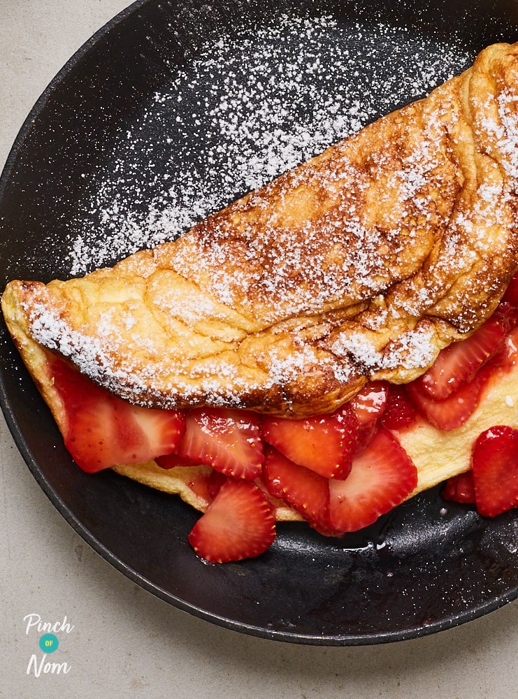 Strawberry Souffle Omelette - Pinch of Nom Slimming Recipes