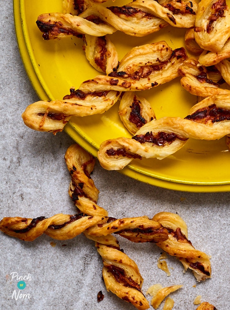 Cheese & Pickle Twists - Pinch of Nom Slimming Recipes