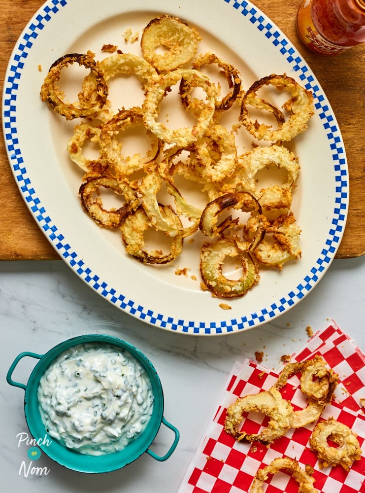 Onion Rings With Garlic and Chive Dip - Pinch of Nom Slimming Recipes