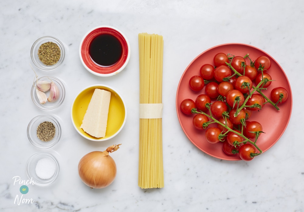 Black Pepper and Parmesan Spaghetti with Garlic and Thyme Tomatoes - Pinch of Nom Slimming Recipes