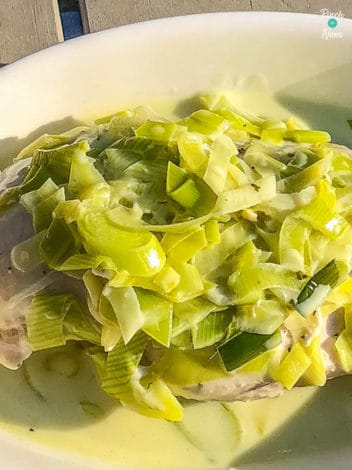 Chicken and Leeks in Blue Cheese Sauce pinchofnom.com