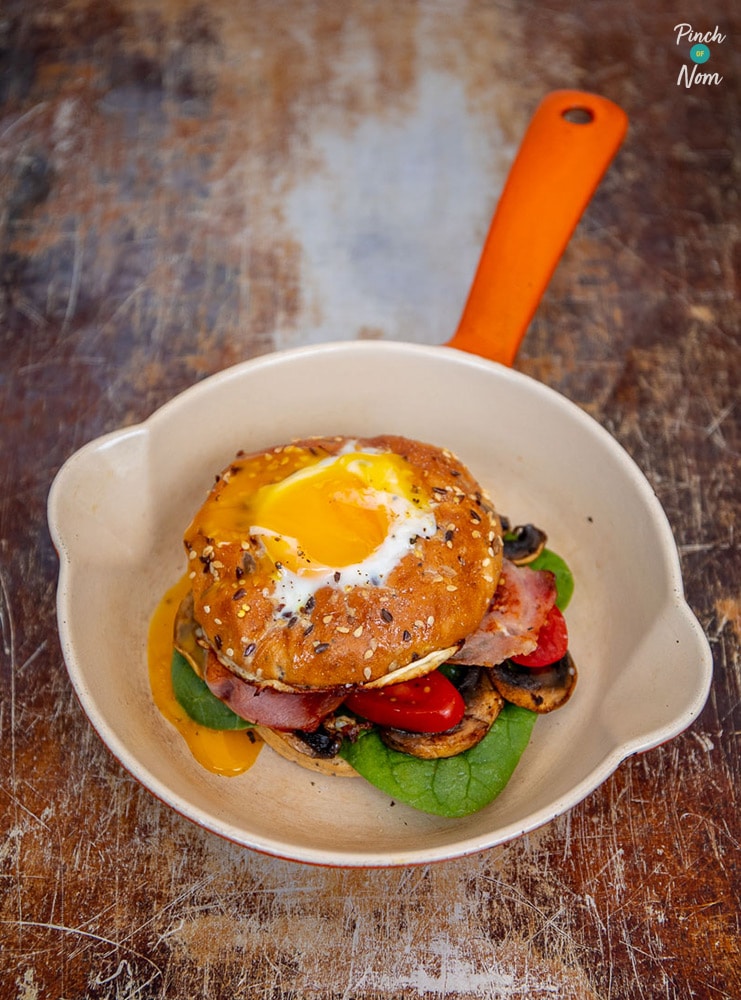 Egg-in-the-Hole Breakfast Bagel - Pinch of Nom Slimming Recipes