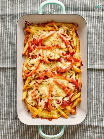 Pizza-Loaded Fries pinchofnom.com