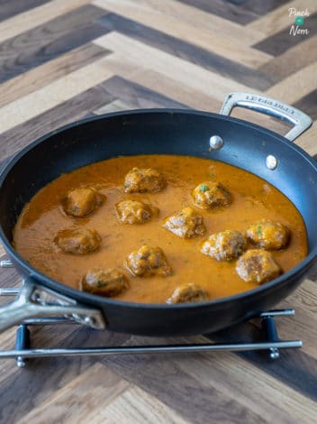 Beef Kofta Curry pinchofnom.com