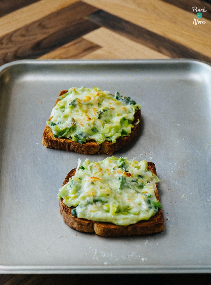 Cheesy Leeks on Toast - Pinch of Nom Slimming Recipes
