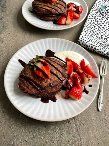 Chocolate Pancakes pinchofnom.com
