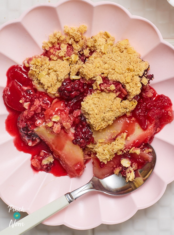 Vegan Blackberry and Apple Crumble - Pinch of Nom Slimming Recipes