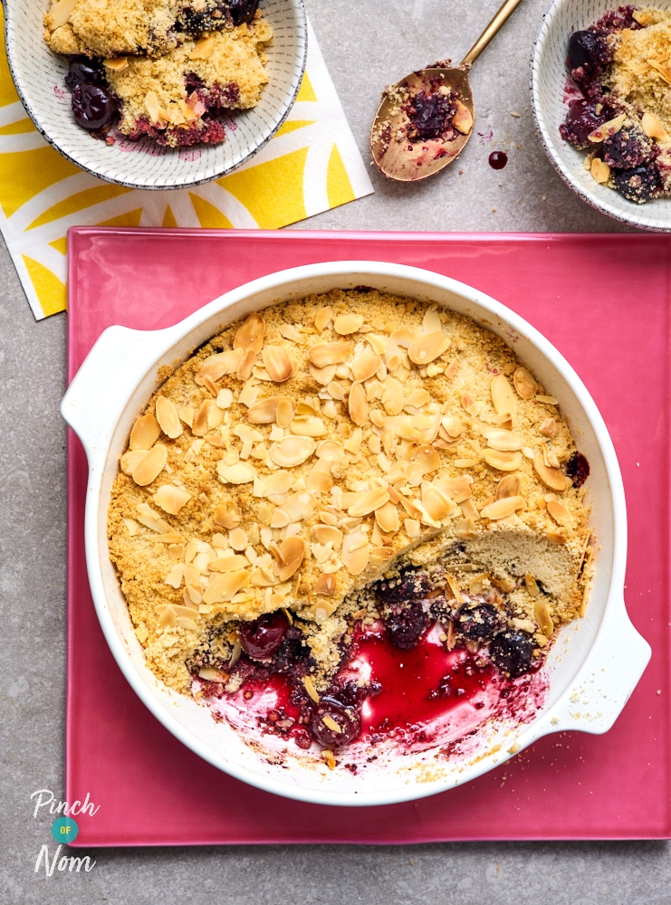 Cherry Bakewell Crumble - Pinch of Nom Slimming Recipes