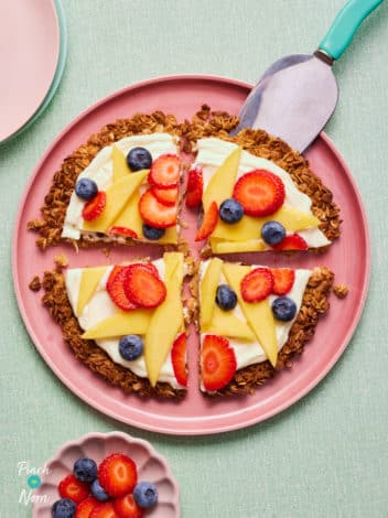Fruity Flapjack Pizza pinchofnom.com