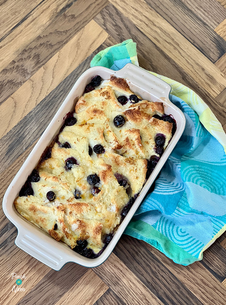 Blueberry and White Chocolate Bread Pudding - Pinch of Nom Slimming Recipes