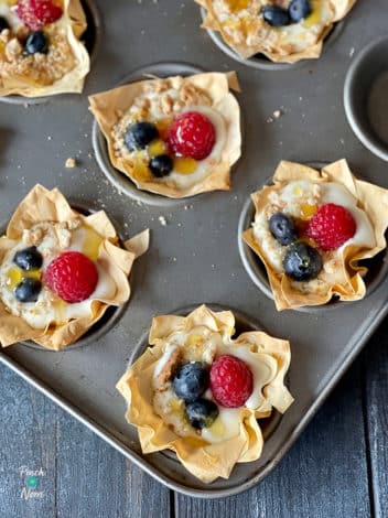 Lemon Cheesecake Tarts pinchofnom.com