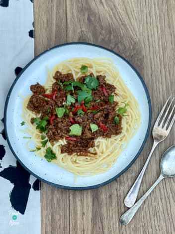 Spicy Spaghetti Bolognese pinchofnom.com