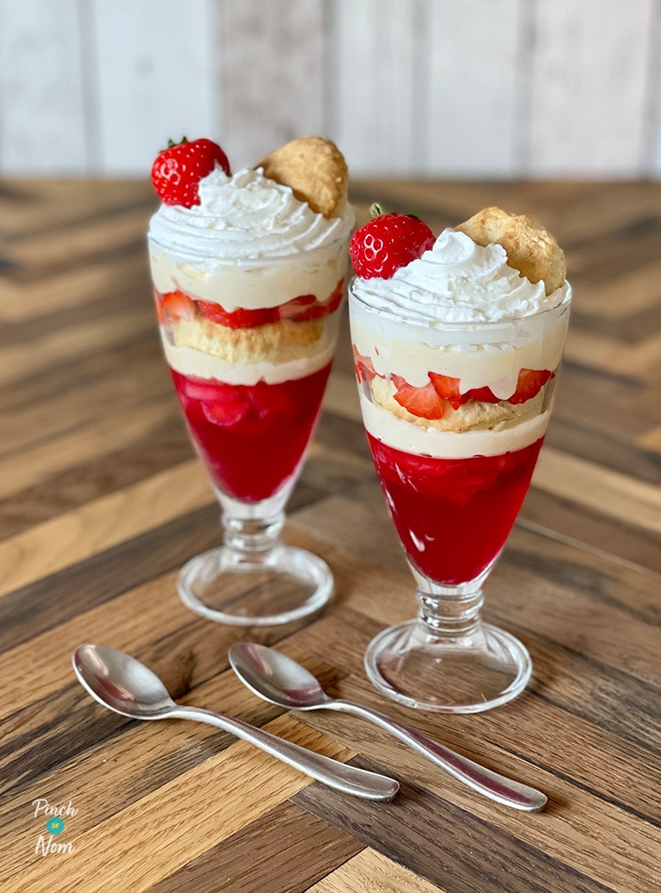 Strawberry Shortcake Trifles - Pinch of Nom Slimming Recipes