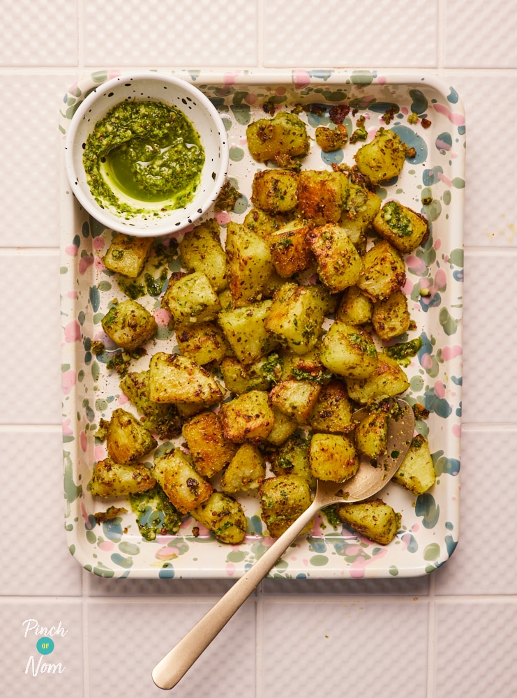 Pesto Roast Potatoes - Pinch of Nom Slimming Recipes