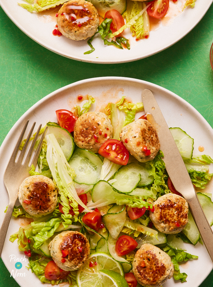 Spinach and Chicken Meatball Salad - Pinch of Nom Slimming Recipes