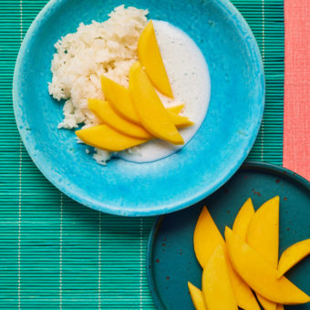 Thai Style Sticky Rice with Mango and Coconut Sauce - Pinch of Nom Slimming Recipes