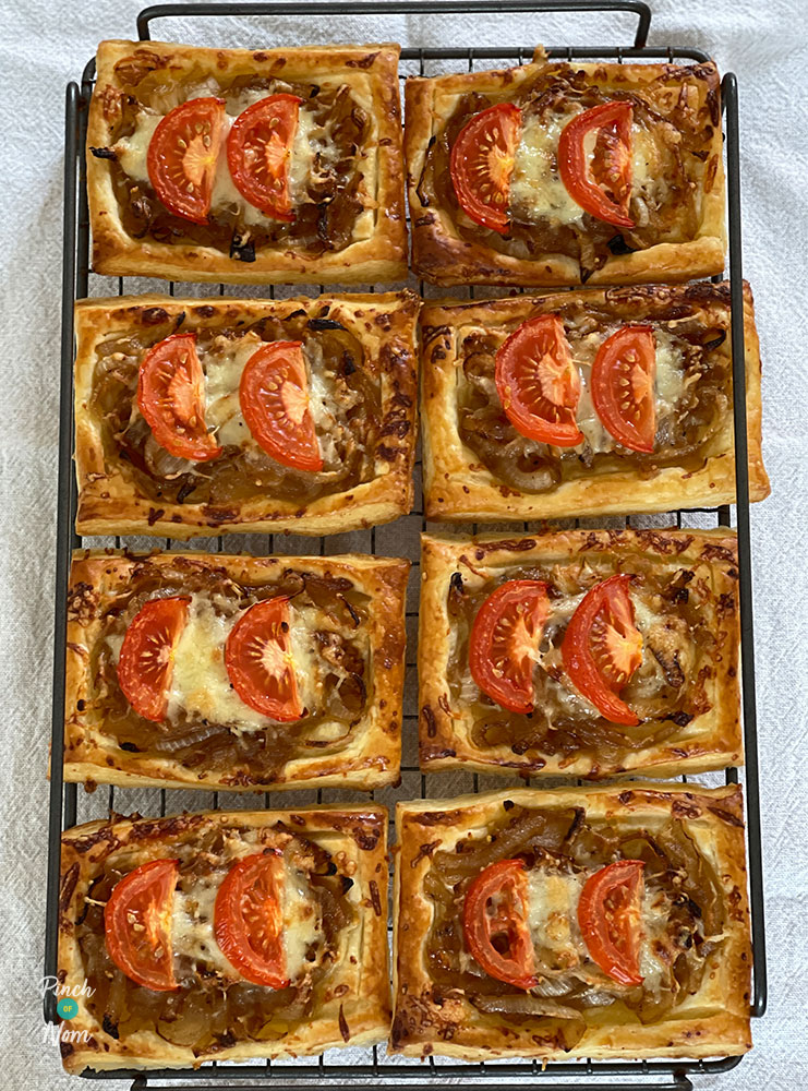 Tomato and Caramelised Onion Tarts - Pinch of Nom Slimming Recipes
