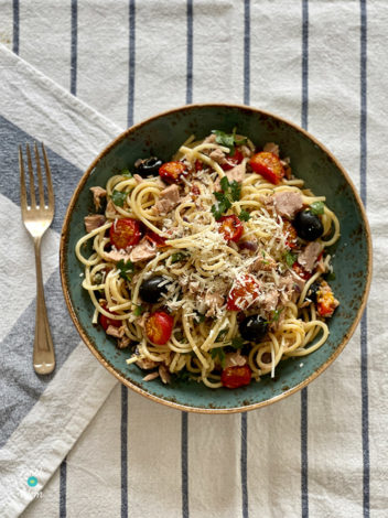 Tuna and Tomato Spaghetti pinchofnom.com