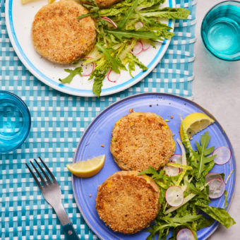 Tuna and Sweetcorn Fishcakes - Pinch of Nom Slimming Recipes
