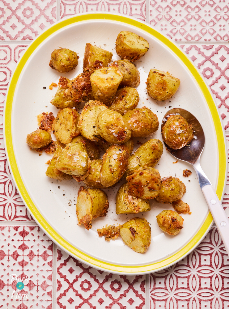 Garlic and Parmesan Potatoes - Pinch of Nom Slimming Recipes