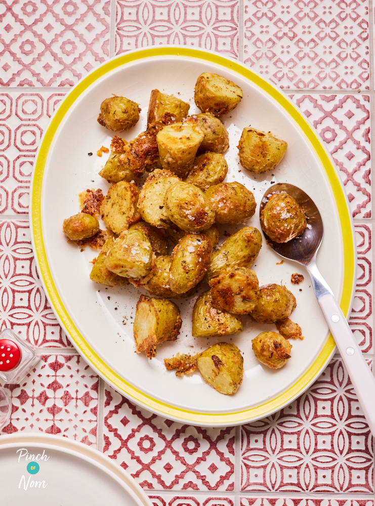 Garlic and Parmesan Potatoes - Pinch of Nom Slimming Recipes