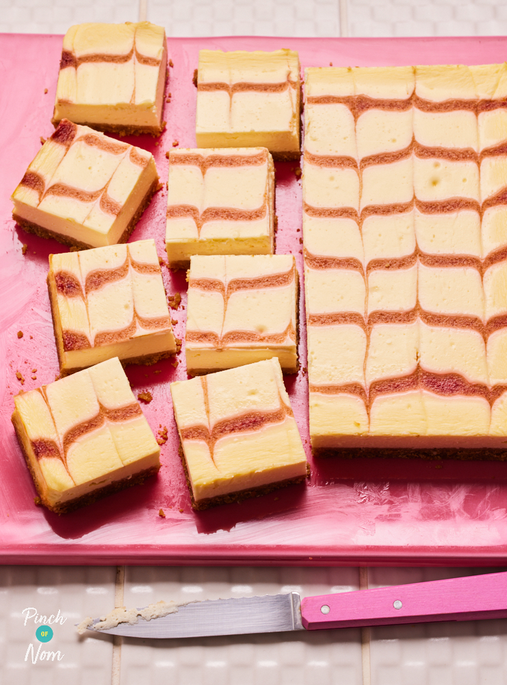 Fruit Swirl Cheesecake Squares - Pinch of Nom Slimming Recipes