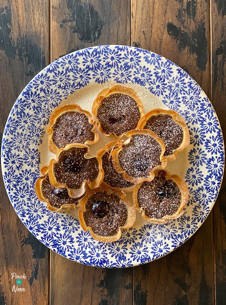 Black Forest Bakewells - Pinch of Nom Slimming Recipes