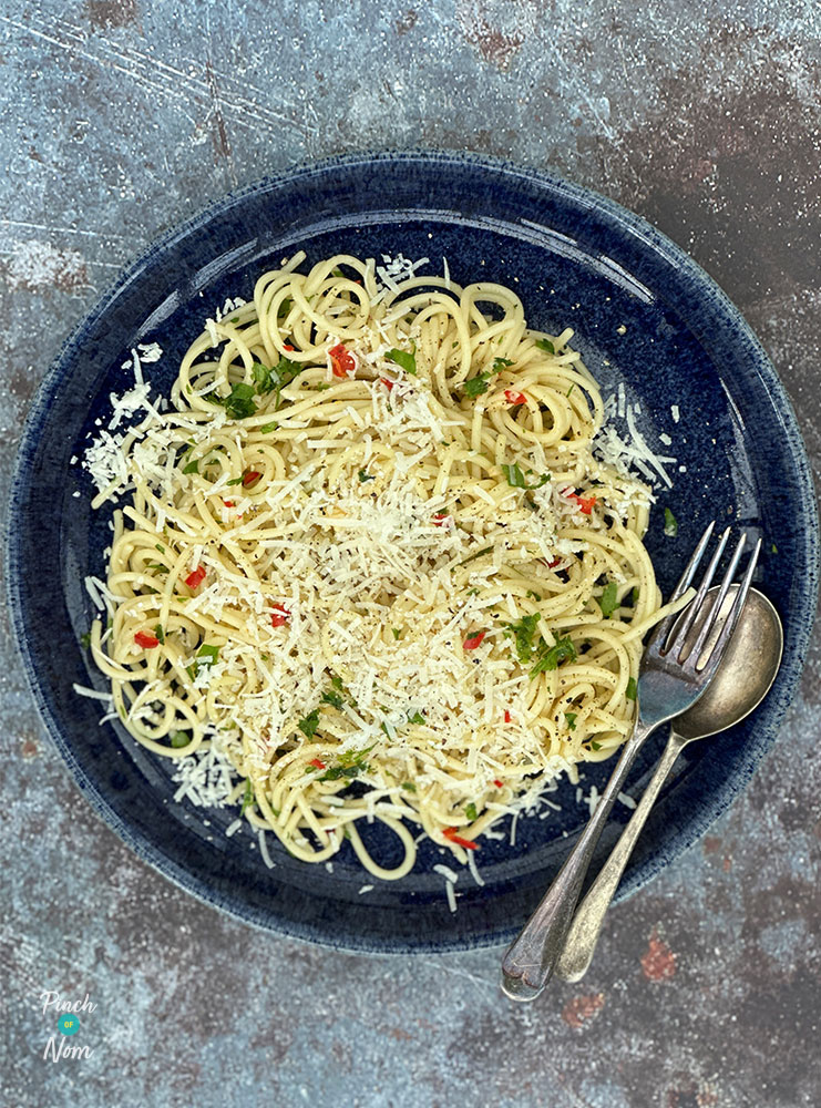 Garlic, Chilli and Parsley Spaghetti - Pinch of Nom Slimming Recipes