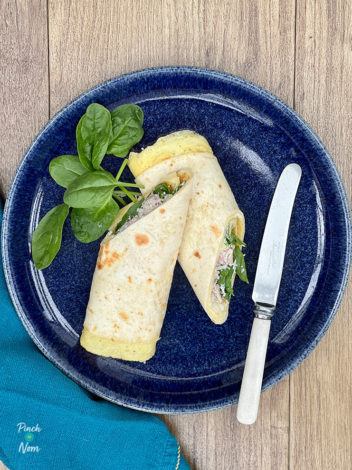Ham, Cheese and Spinach Omelette Wrap pinchofnom.com