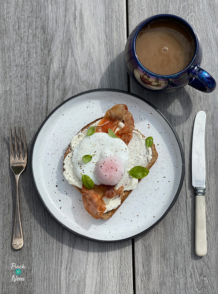 Poached Egg with Crispy Parma Ham - Pinch of Nom Slimming Recipes