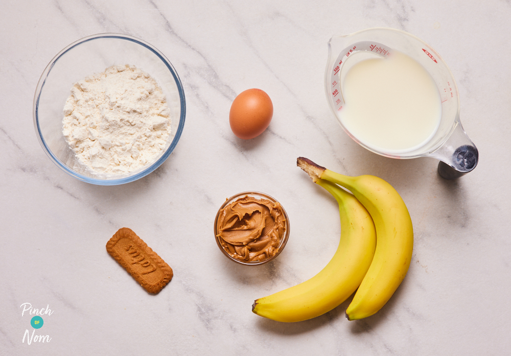 The raw ingredients for Pinch of Nom's Banana Biscoff Pancakes recipe.