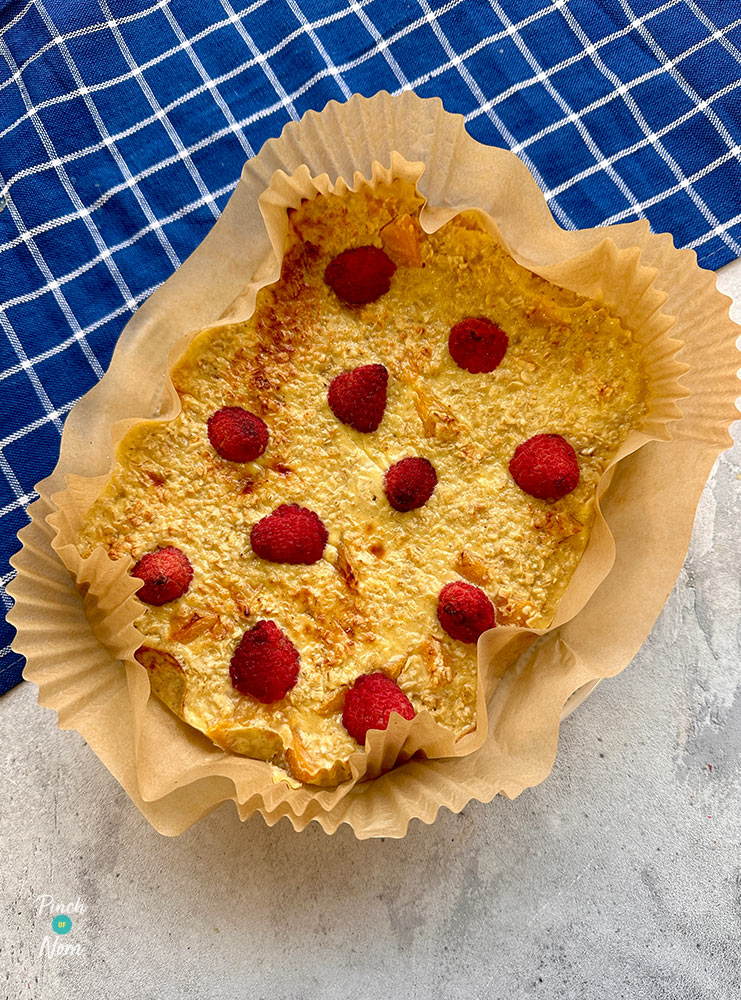 Air Fryer Peach Melba Baked Oats - Pinch of Nom Slimming Recipes