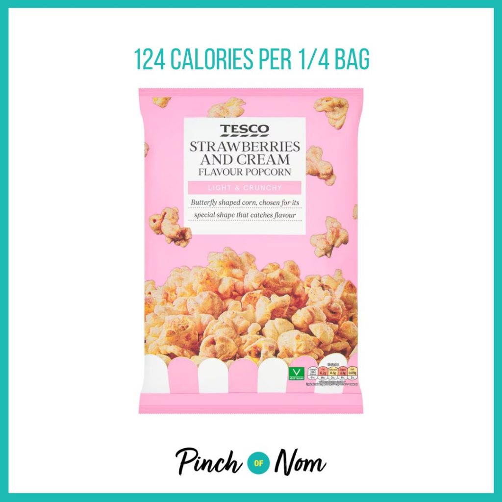 Tesco Strawberries & Cream Flavour Popcorn featured in Pinch of Nom's Weekly Pinch of Shopping with the calorie count printed above (124 calories per 1/4 pack)