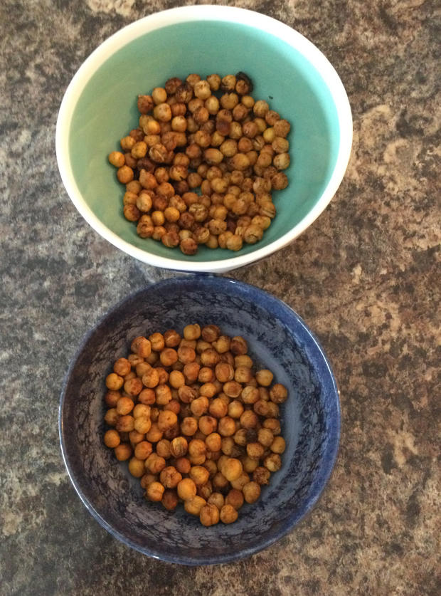 Two bowls of Pinch of Nom's Air Fryer Chickpeas (from the Air Fryer cookbook) are served in Garlic and Herb and Moroccan Spiced flavours.