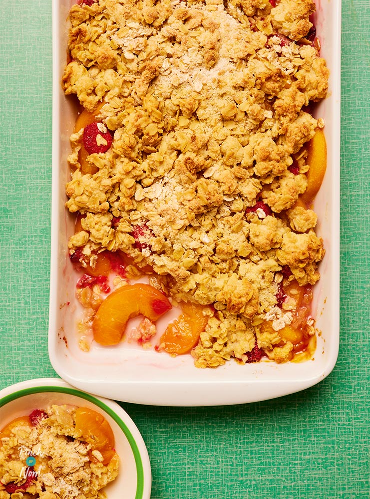 Slow Cooker Peach and Raspberry Crumble - Pinch of Nom Slimming Recipes