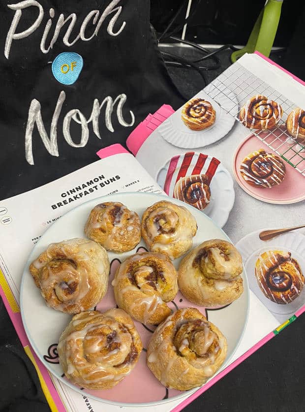 Vicky Galvin's Cinnamon Breakfast Buns from the Pinch of Nom: Air Fryer cookbook.