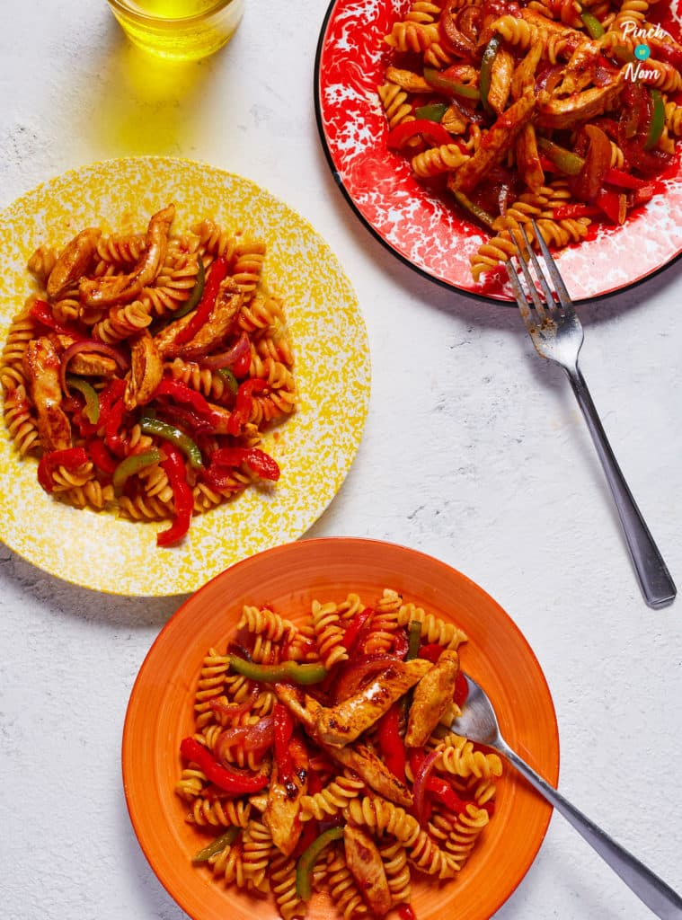 A table is set with three bowls of Pinch of Nom's slimming-friendly Chicken Fajita Pasta.