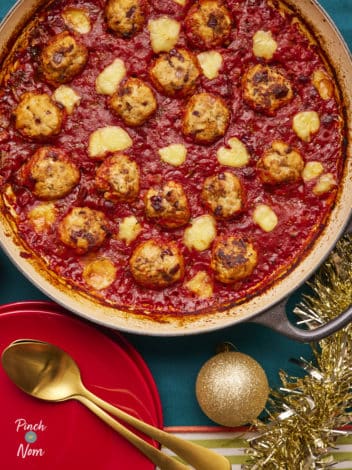 Brie and Cranberry Meatballs pinchofnom.com