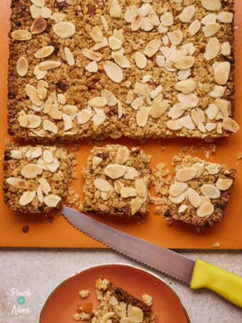 Apricot and Almond Oat Bars pinchofnom.com