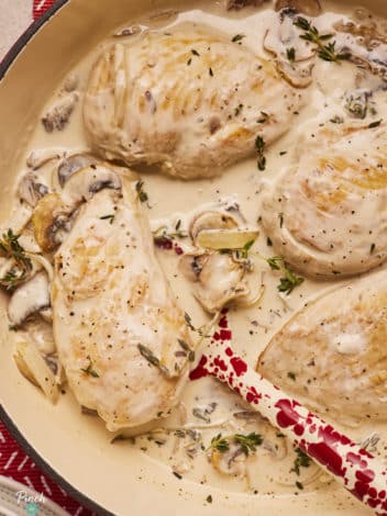 Creamy Prosecco Chicken pinchofnom.com