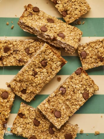 Banana Baked Oat Bars pinchofnom.com