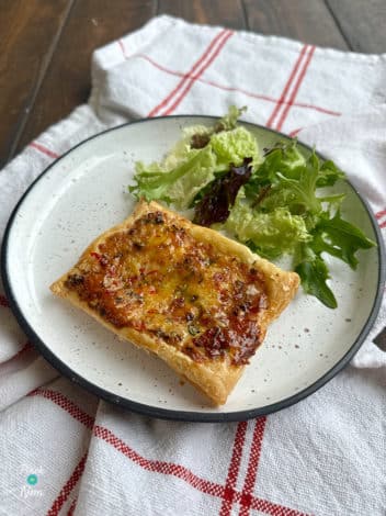 Air Fryer Chilli Cheese Slices pinchofnom.com