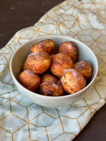 Air Fryer Cinnamon Doughnut Holes pinchofnom.com