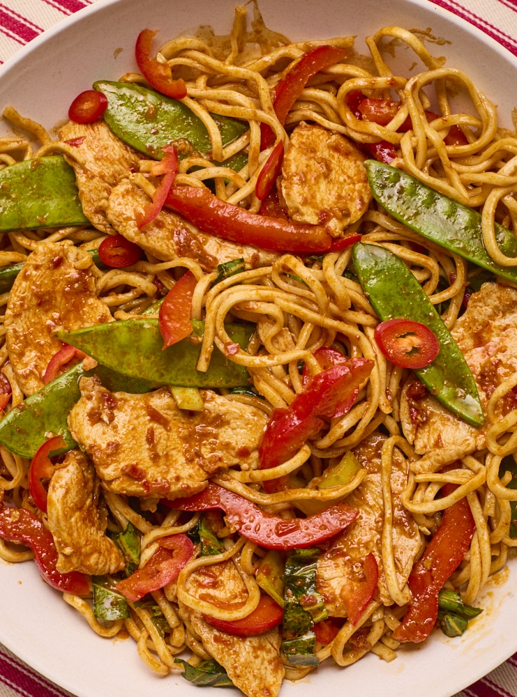 Pinch of Nom Harissa Chicken Noodle Bowls.