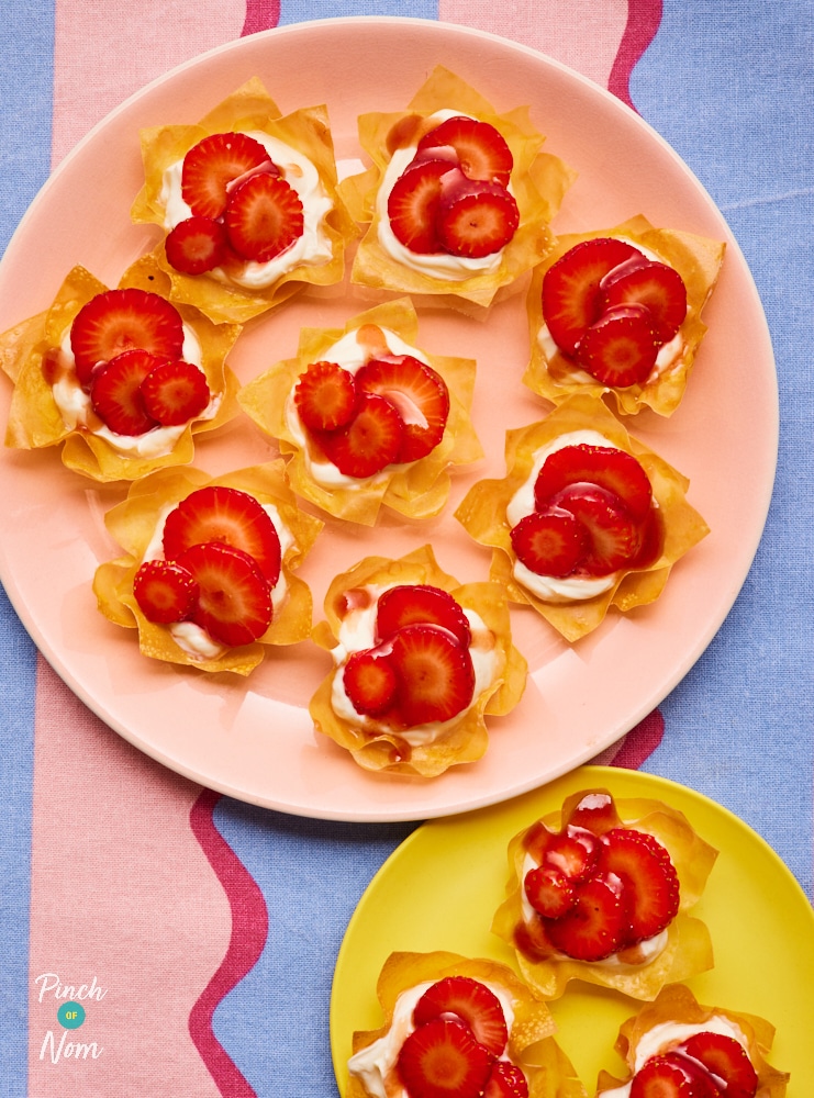 Pinch of Nom Strawberry Tarts, with a light, creamy filling and topped with fresh, glossy strawberries.