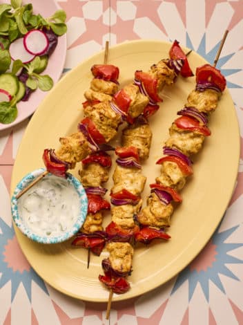 Chicken Curry Skewers pinchofnom.com